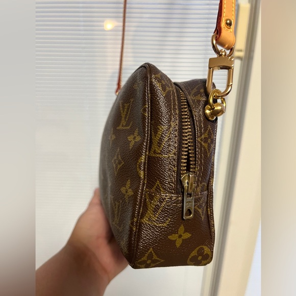 Louis Vuitton Trousse 23 with strap - Picture 10 of 14